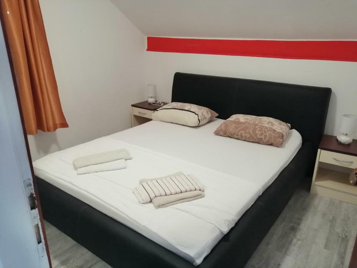 Apartmani Petra Vrsi Luaran gambar
